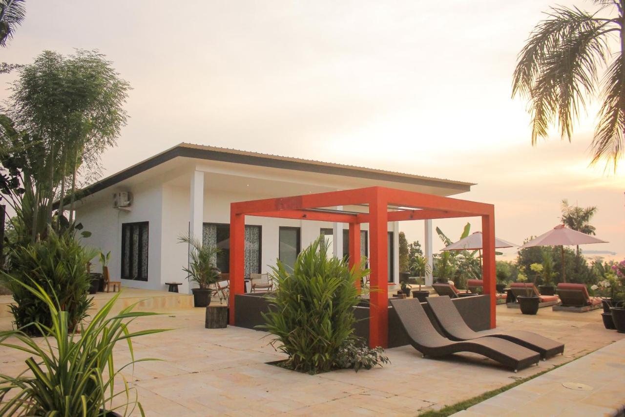 Lucca Resort & Residence Jepara Exterior foto